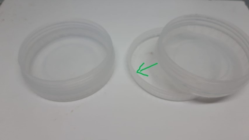 PP Petri lid fitting in base